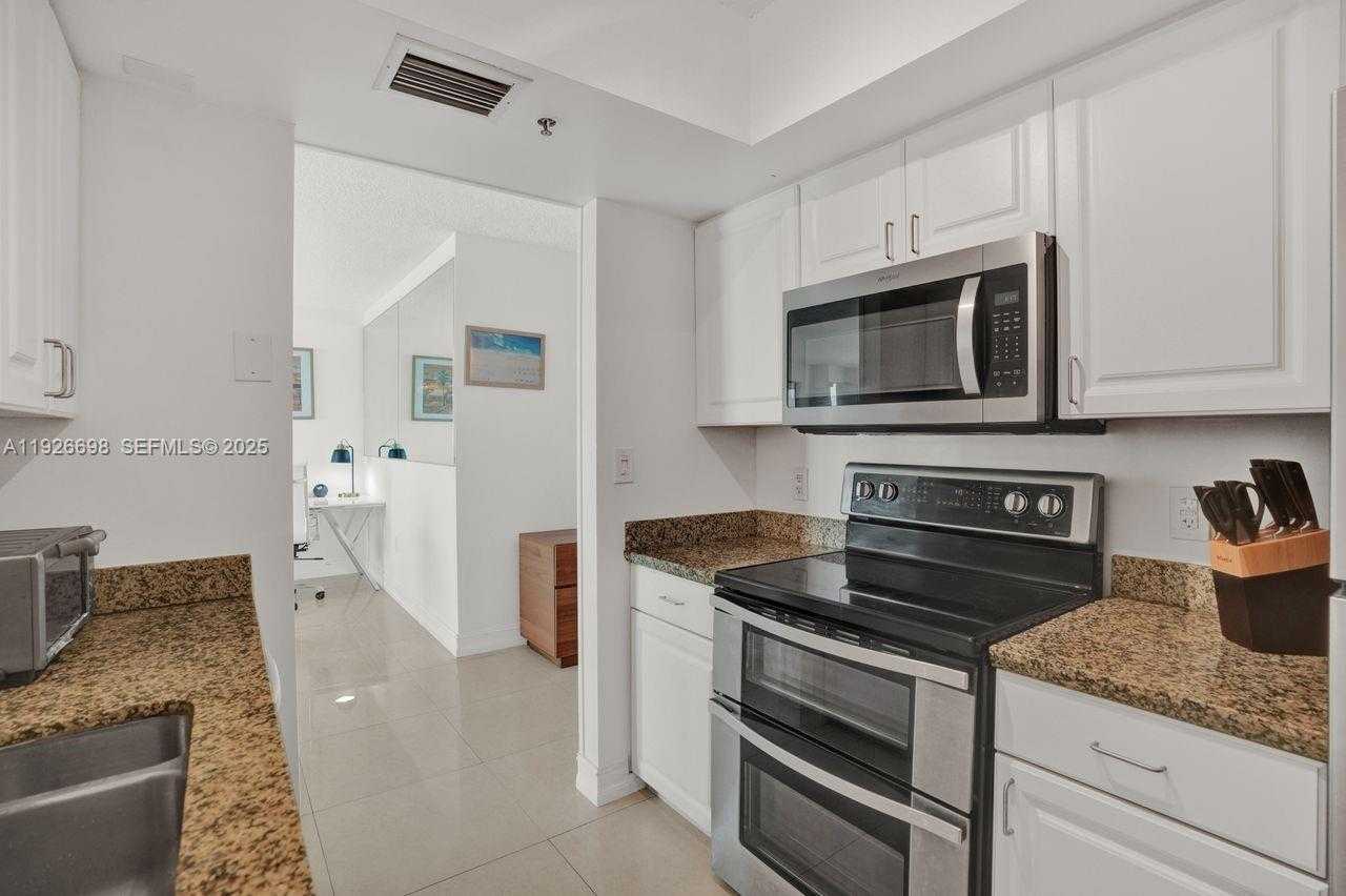 Small Image of 90 ALTON RD #2907, Miami Beach Number 15