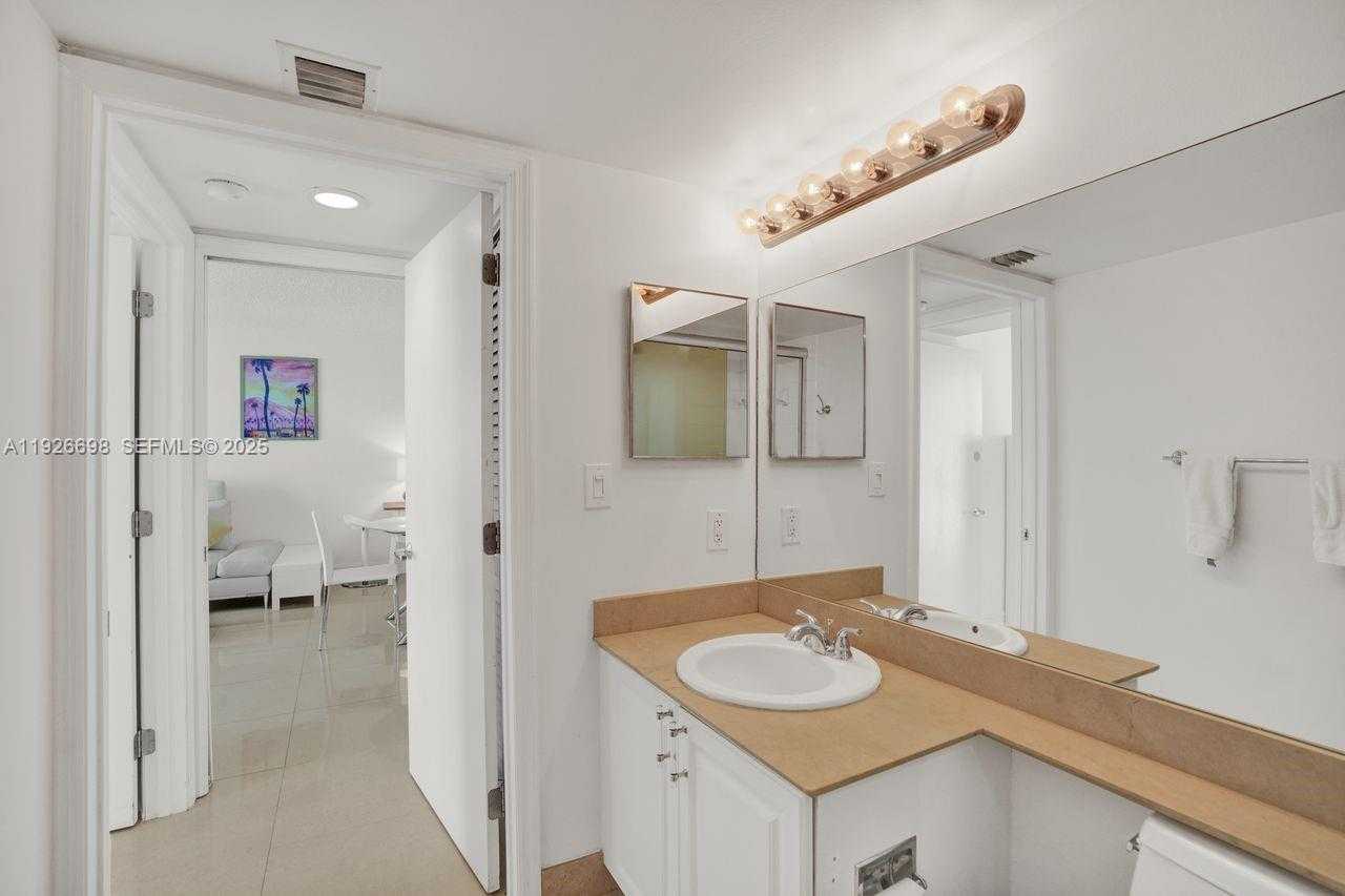 Small Image of 90 ALTON RD #2907, Miami Beach Number 20