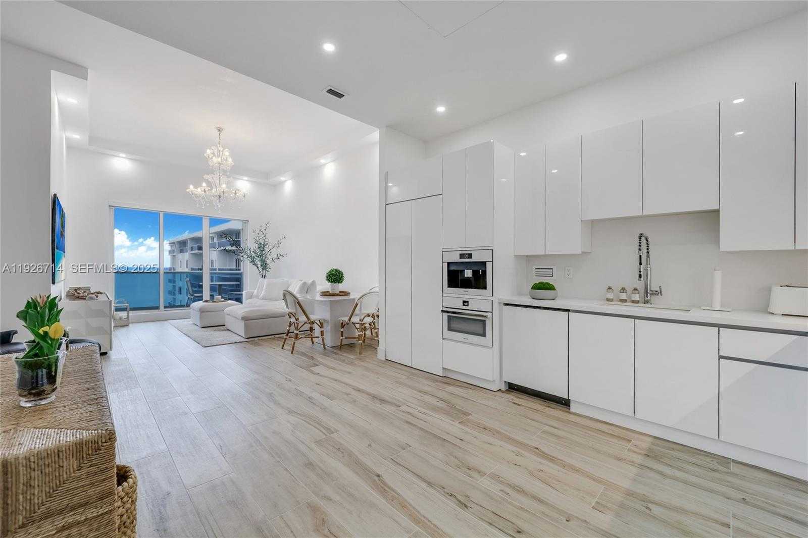 Small Image of 2301 COLLINS AVE #1625, Miami Beach Number 6