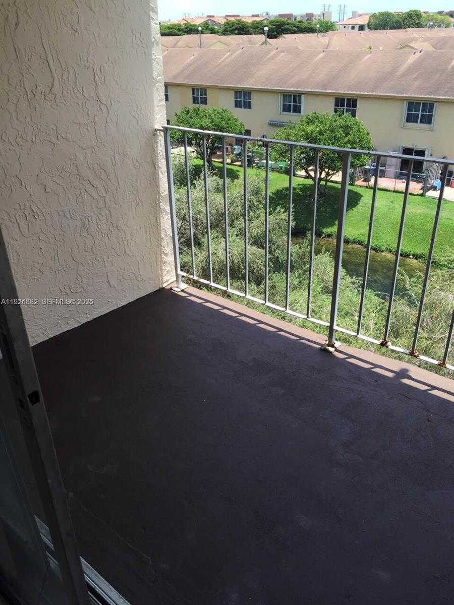 Small Image of 9375 FONTAINEBLEAU BLVD #L423, Miami Number 10