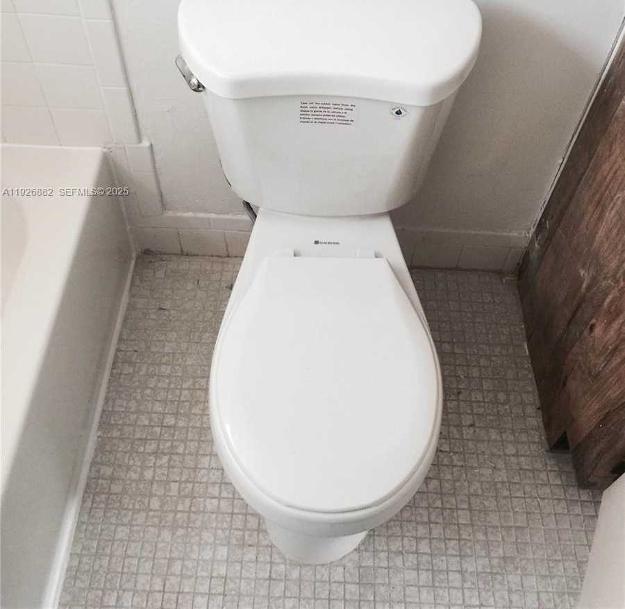 Small Image of 9375 FONTAINEBLEAU BLVD #L423, Miami Number 12