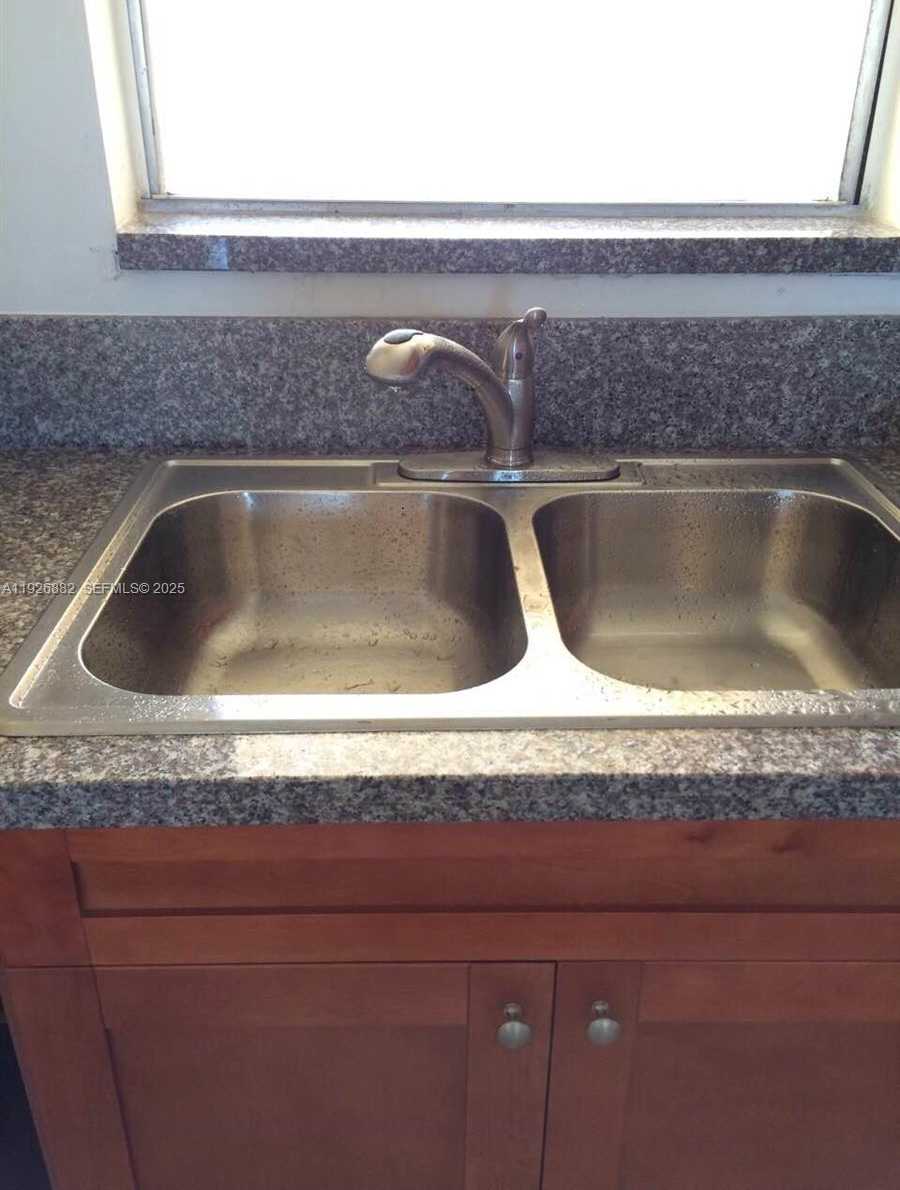 Small Image of 9375 FONTAINEBLEAU BLVD #L423, Miami Number 16