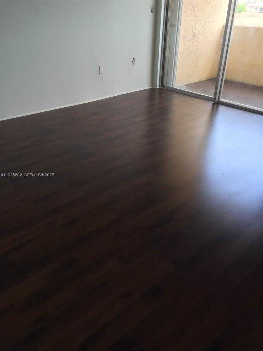 Small Image of 9375 FONTAINEBLEAU BLVD #L423, Miami Number 8