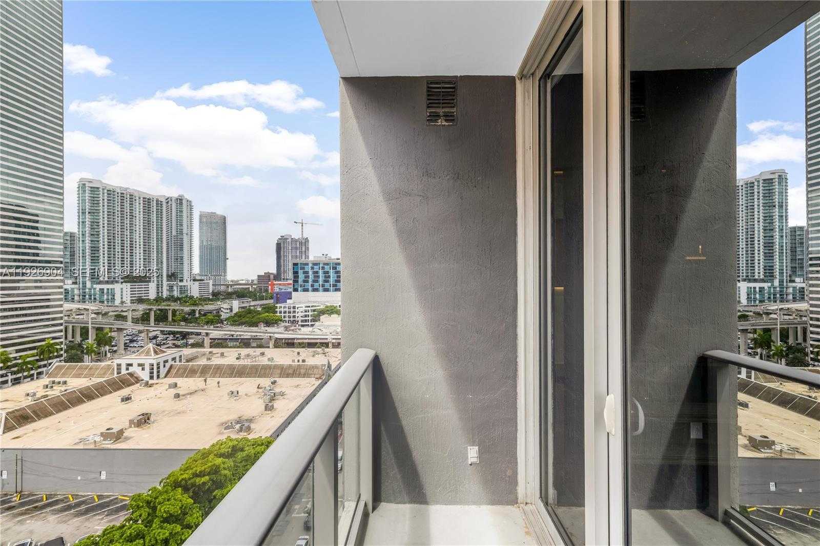 Imagen de Pequeño Objeto