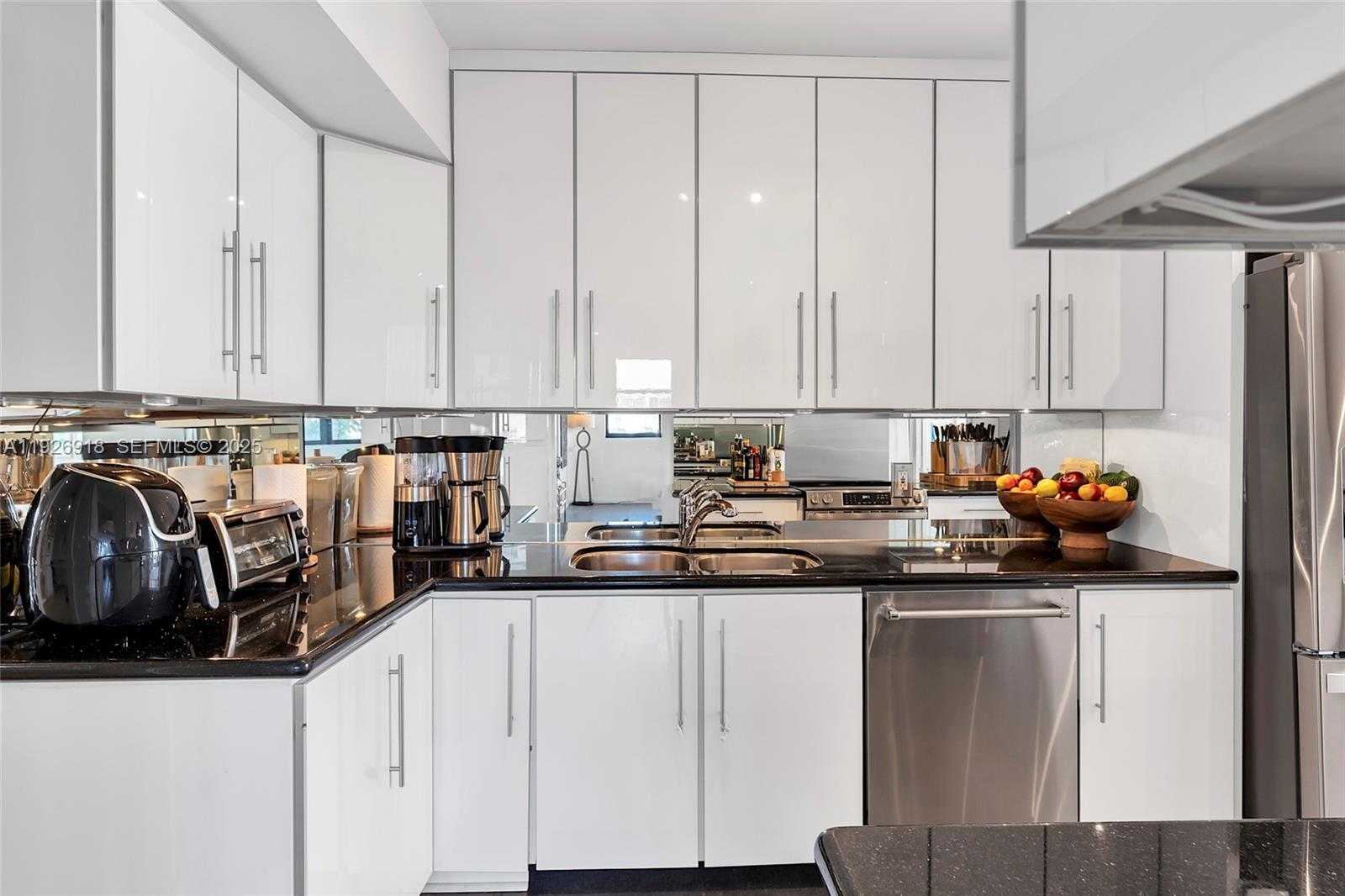 Small Image of 9 ISLAND AVE #415, Miami Beach Number 17