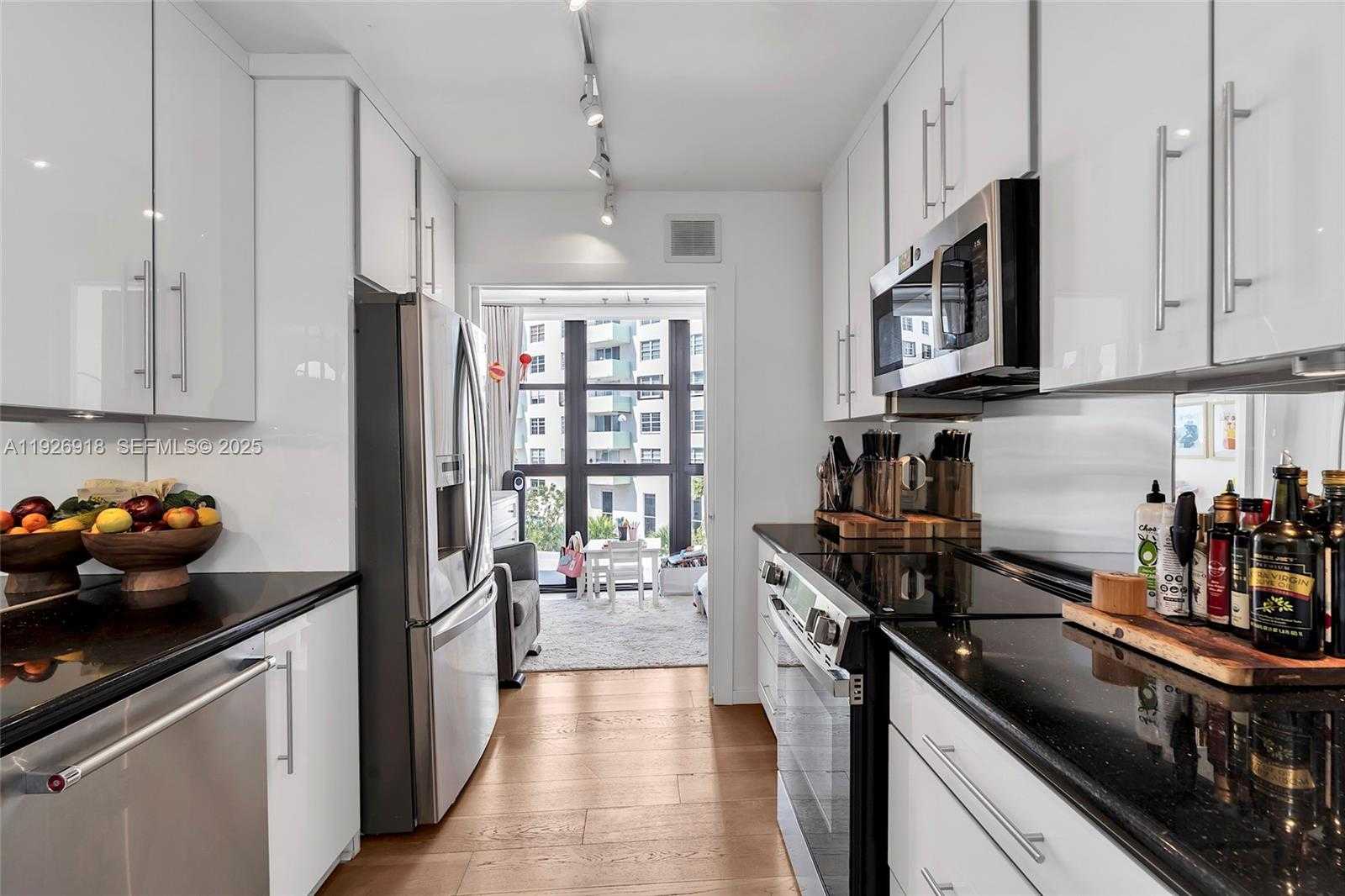 Small Image of 9 ISLAND AVE #415, Miami Beach Number 21