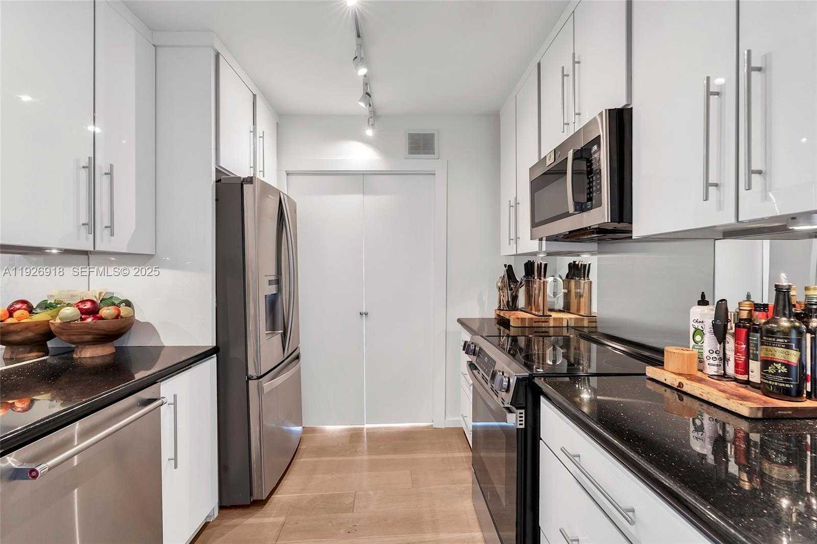 Small Image of 9 ISLAND AVE #415, Miami Beach Number 22