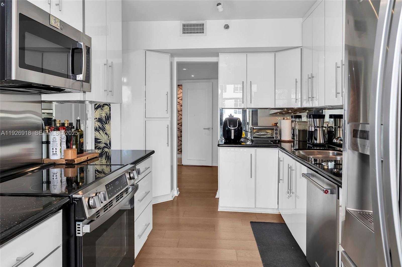 Small Image of 9 ISLAND AVE #415, Miami Beach Number 30