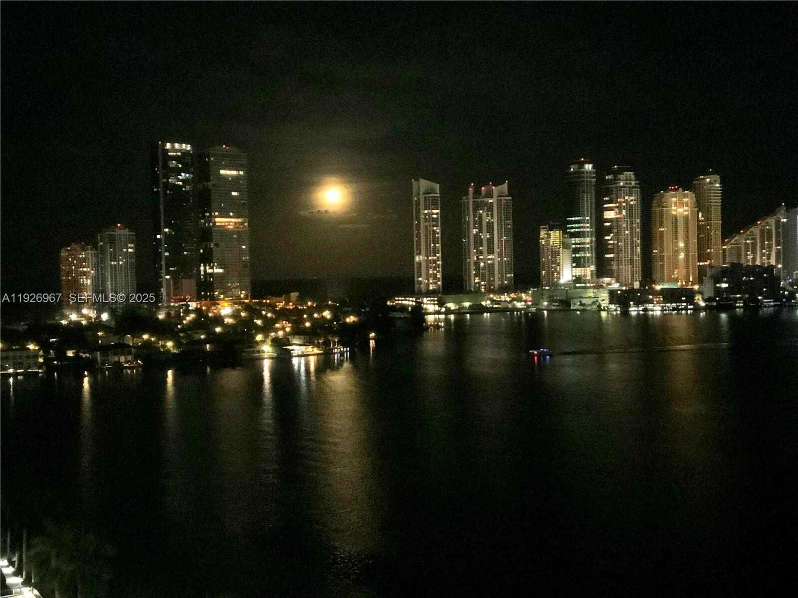 Small Image of 3530 MYSTIC POINTE DR #1714, Aventura Number 24