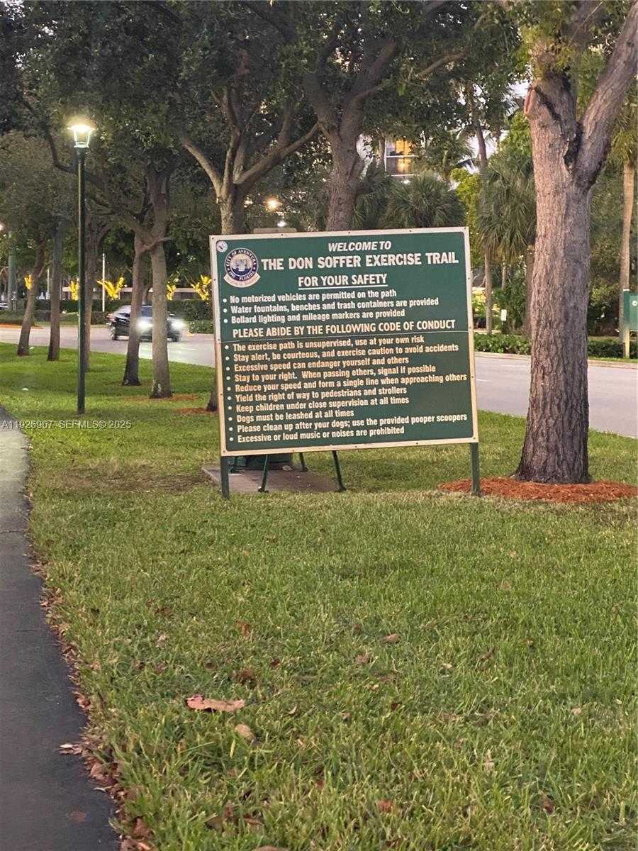 Small Image of 3530 MYSTIC POINTE DR #1714, Aventura Number 62