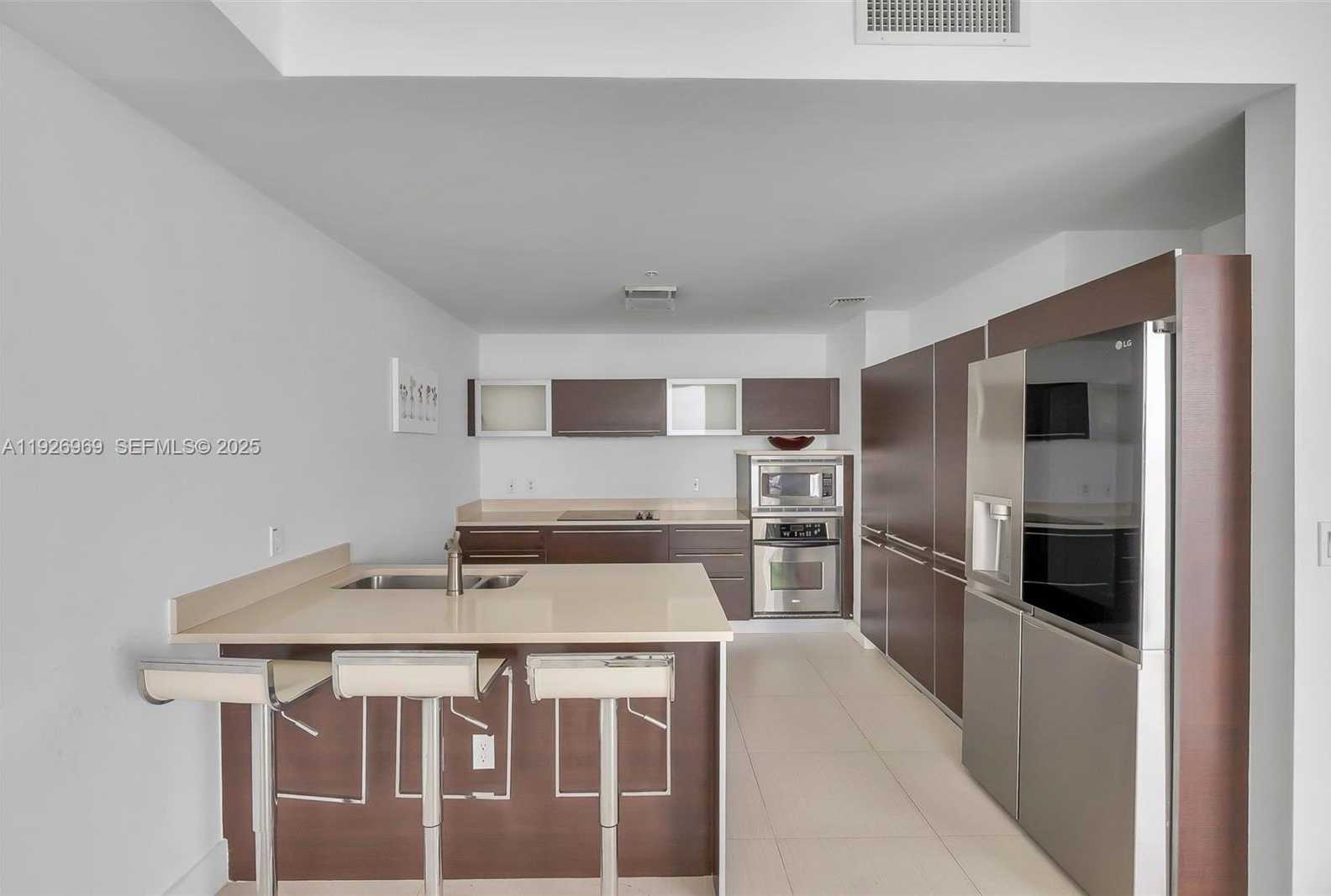 Small Image of 1900 NORTH BAYSHORE DR #PH 5006, Miami Number 11