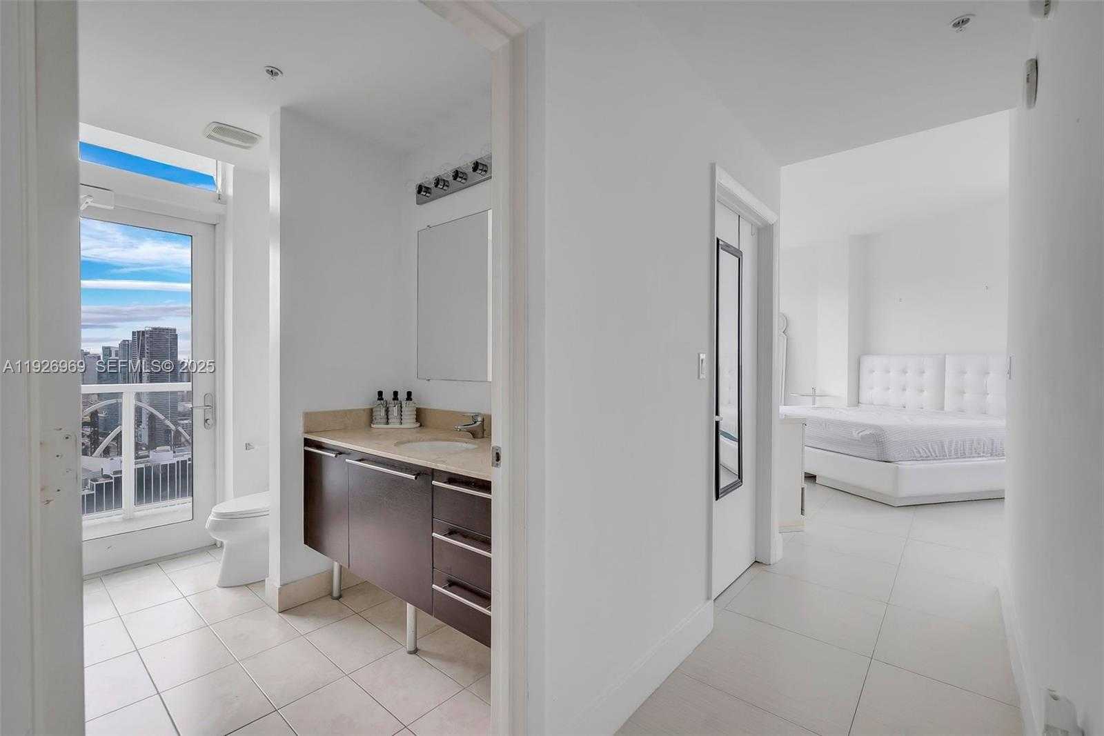 Small Image of 1900 NORTH BAYSHORE DR #PH 5006, Miami Number 15