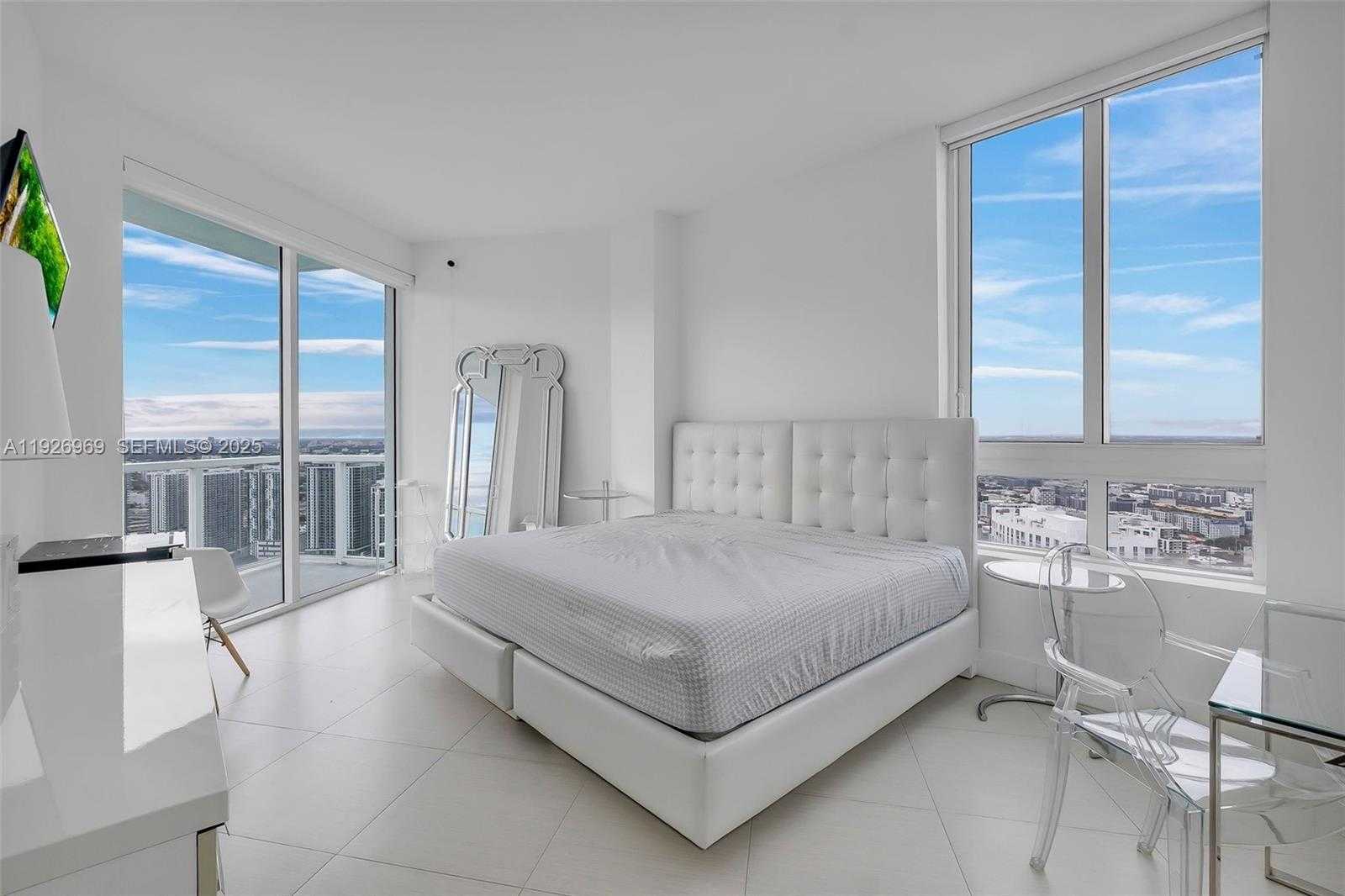 Small Image of 1900 NORTH BAYSHORE DR #PH 5006, Miami Number 18