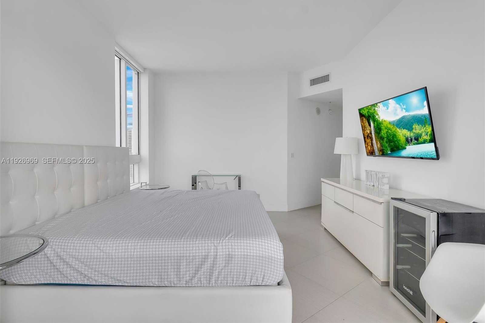 Small Image of 1900 NORTH BAYSHORE DR #PH 5006, Miami Number 21