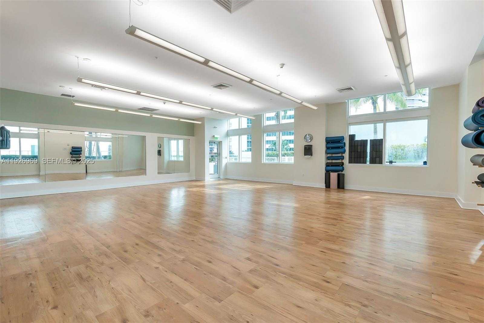 Small Image of 1900 NORTH BAYSHORE DR #PH 5006, Miami Number 37