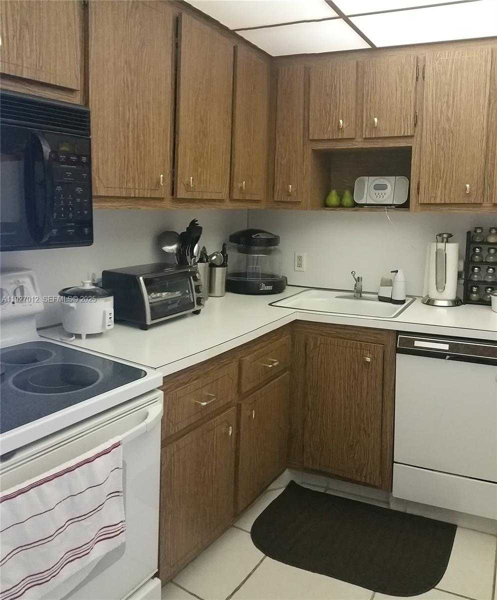 Small Image of 3675 NORTH COUNTRY CLUB DR #2005, Aventura Number 4