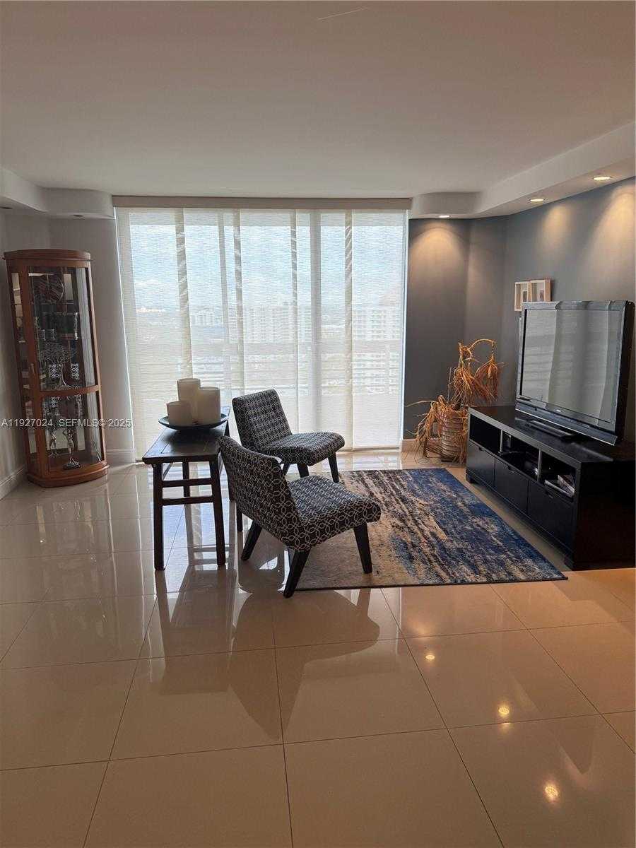 Imagen de Pequeño Objeto