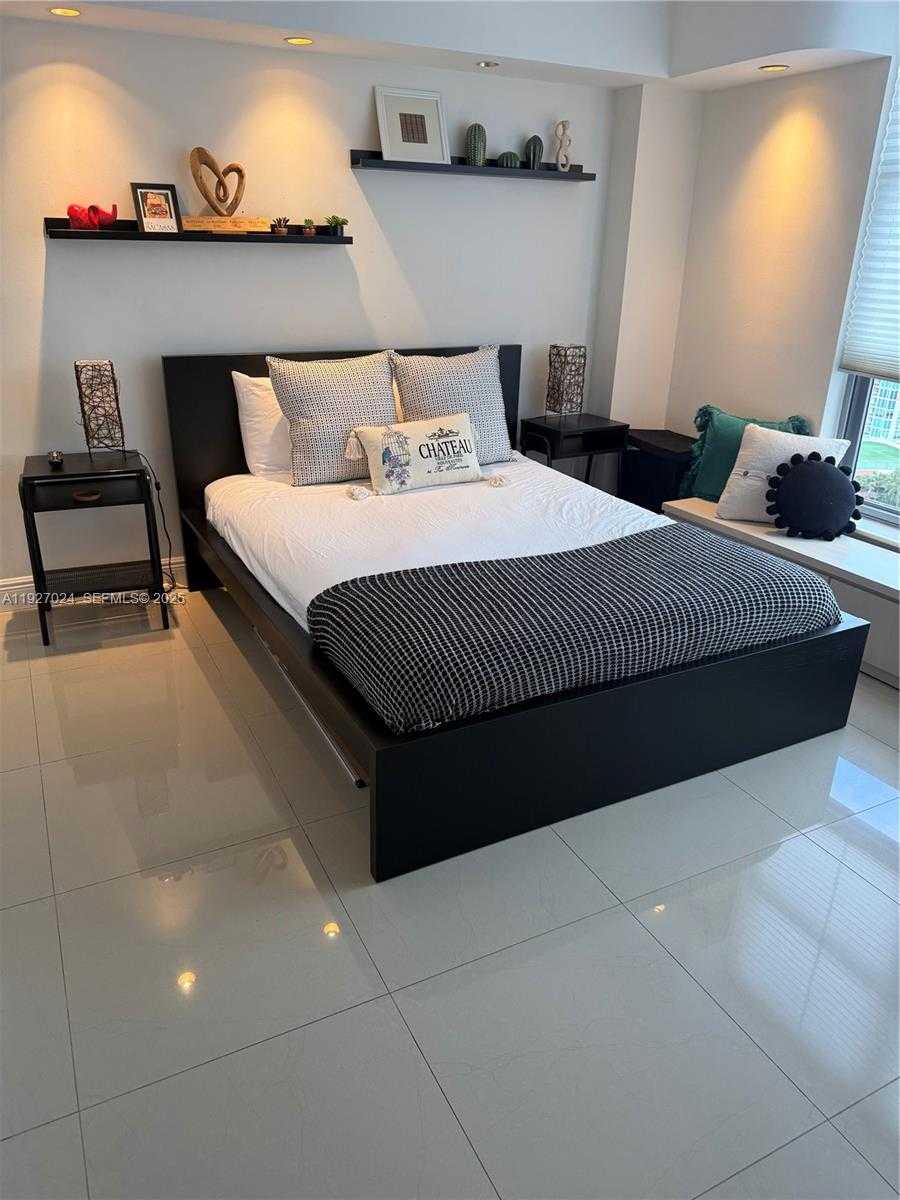 Imagen de Pequeño Objeto