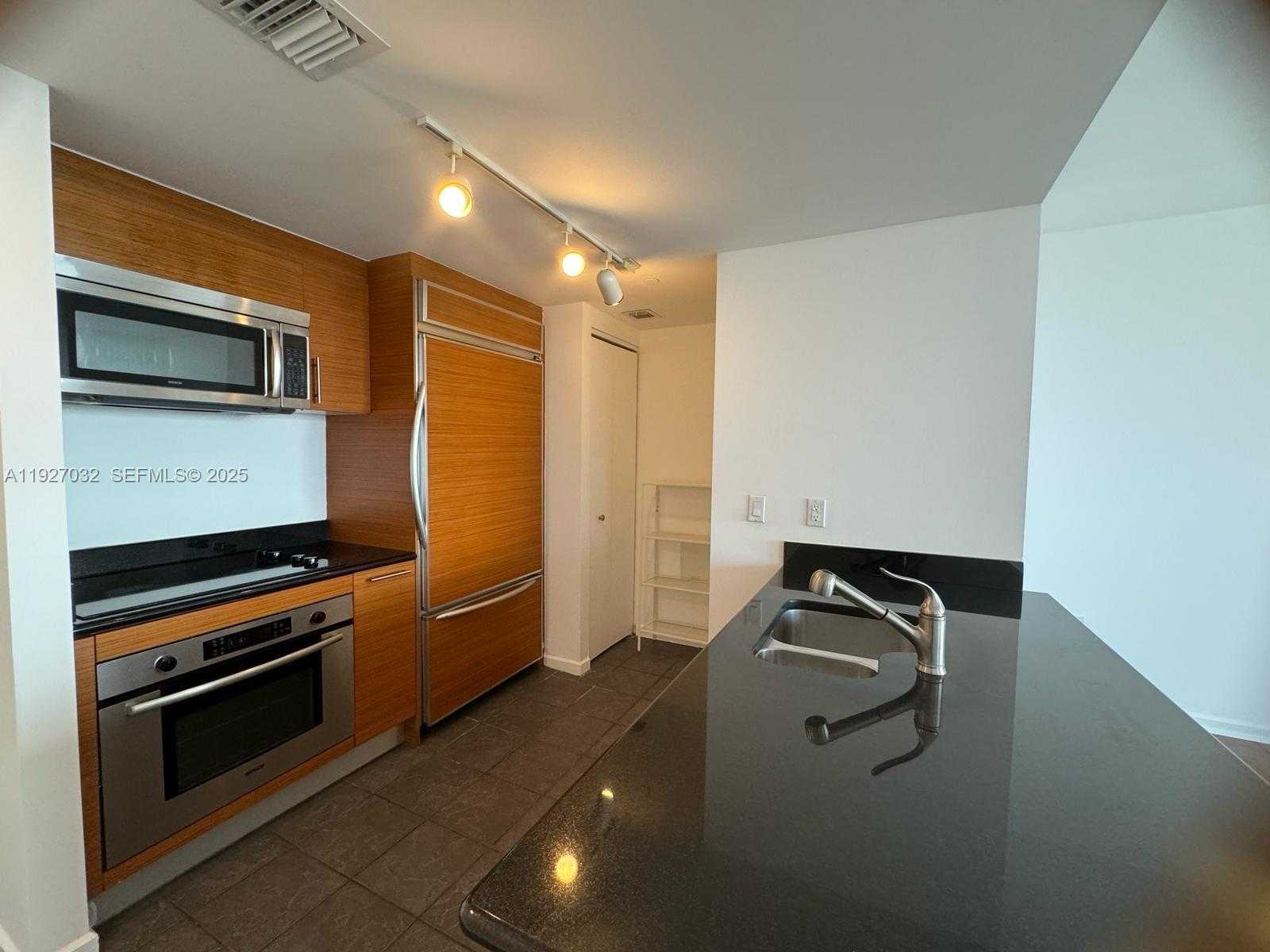 Small Image of 50 BISCAYNE BLVD #3807, Miami Number 6