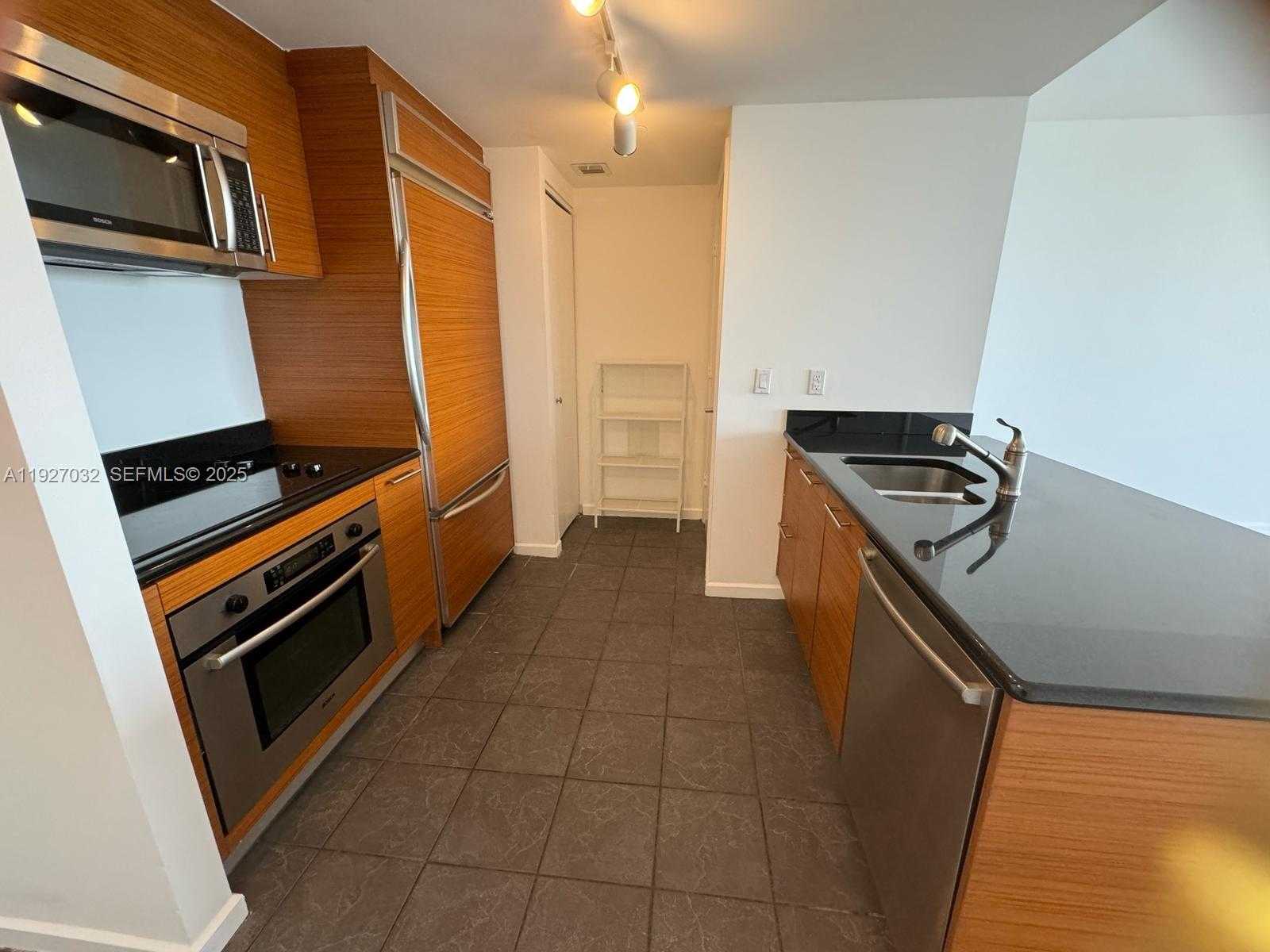 Small Image of 50 BISCAYNE BLVD #3807, Miami Number 7