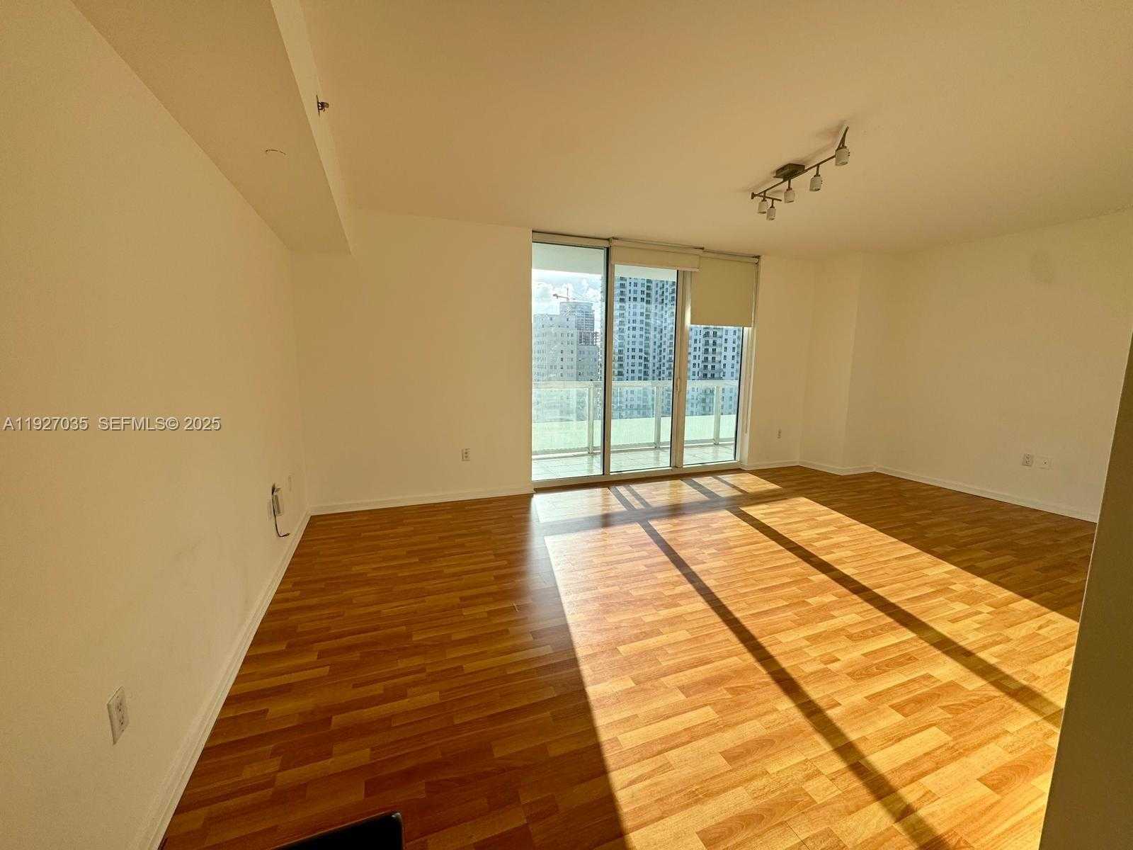 Small Image of 50 BISCAYNE BLVD #1703, Miami Number 5