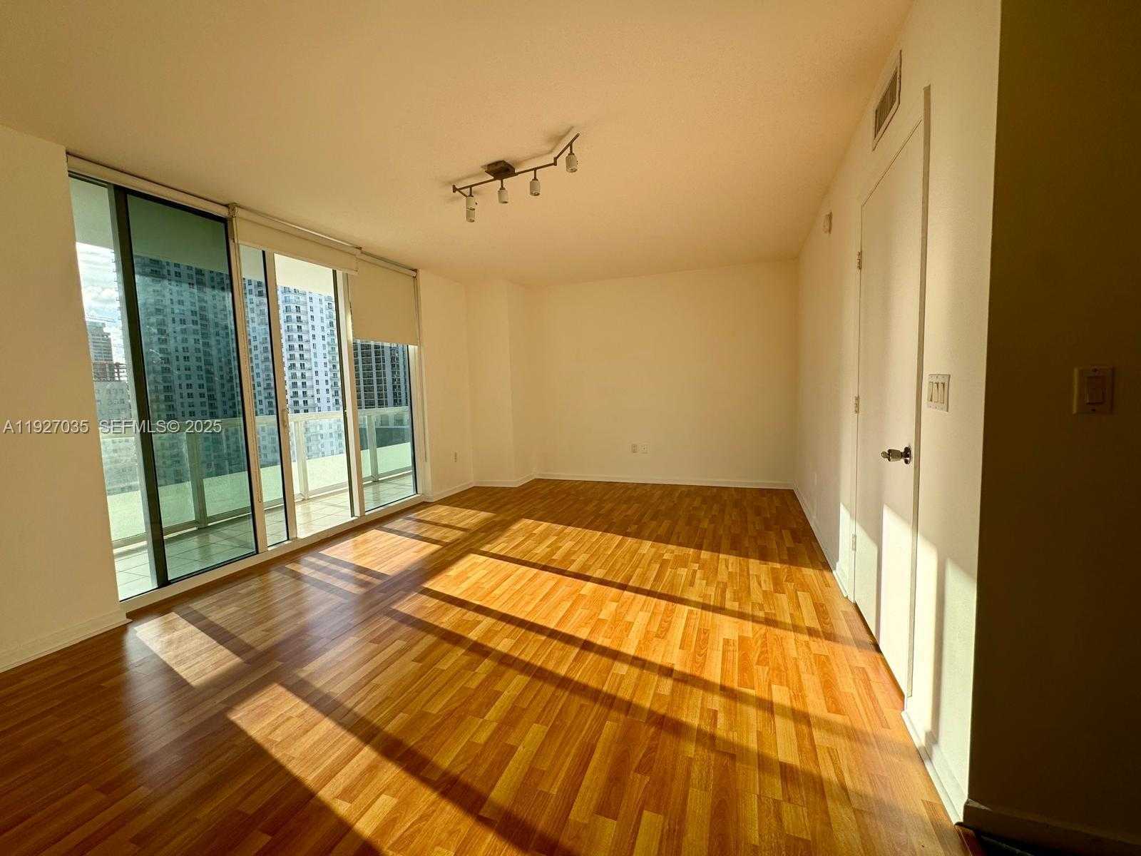 Small Image of 50 BISCAYNE BLVD #1703, Miami Number 6