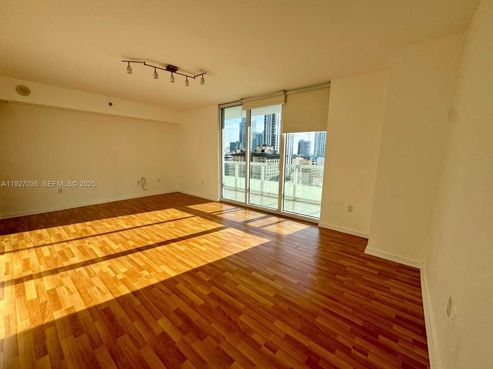 Small Image of 50 BISCAYNE BLVD #1703, Miami Number 7