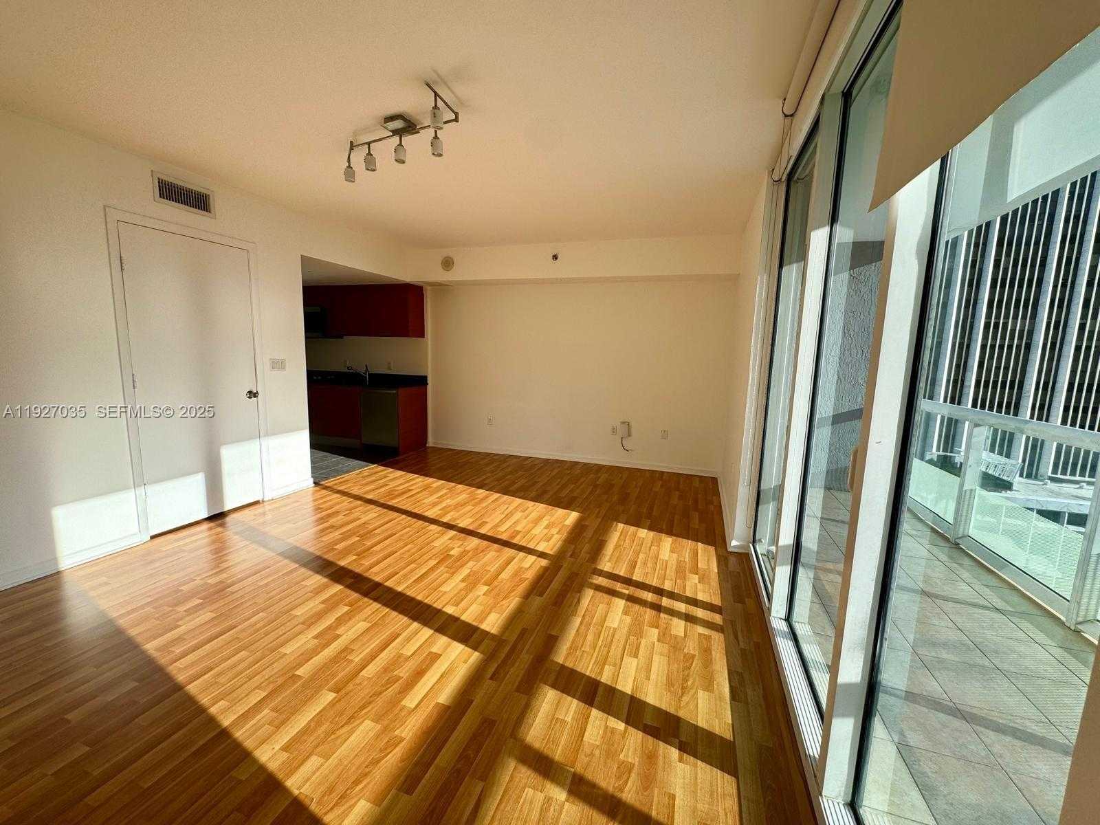 Small Image of 50 BISCAYNE BLVD #1703, Miami Number 9