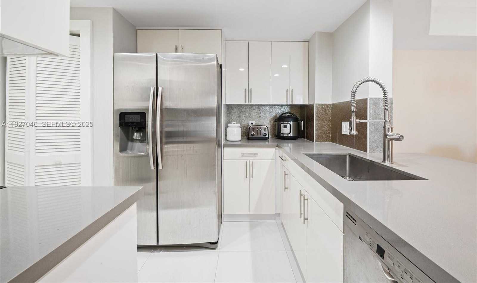 Small Image of 701 BRICKELL KEY BLVD #1605, Miami Number 12