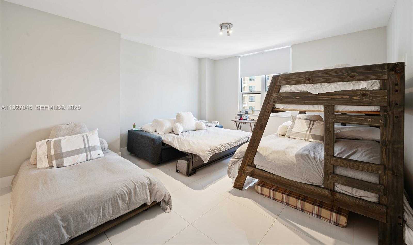 Small Image of 701 BRICKELL KEY BLVD #1605, Miami Number 22