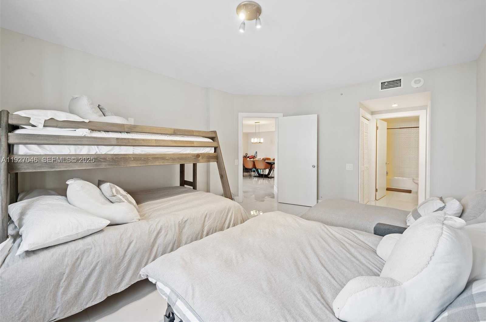 Small Image of 701 BRICKELL KEY BLVD #1605, Miami Number 23