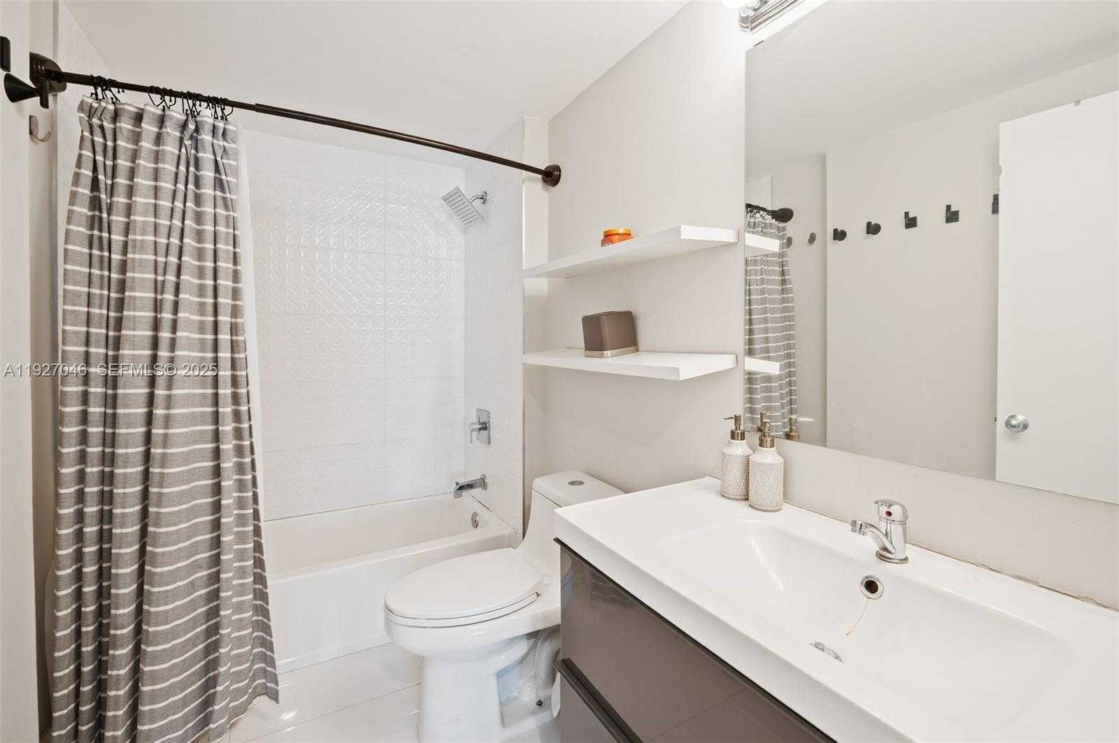 Small Image of 701 BRICKELL KEY BLVD #1605, Miami Number 24