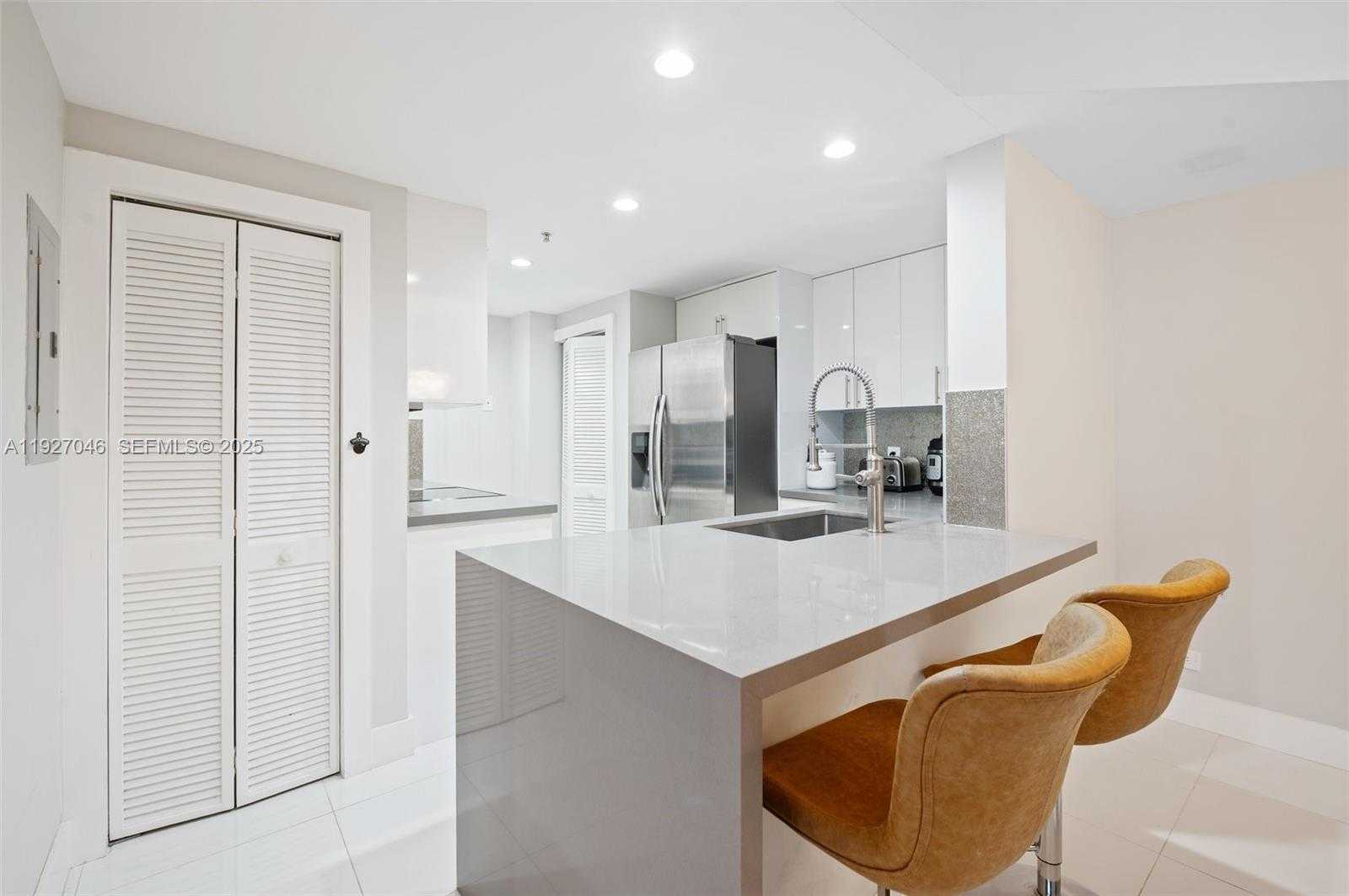 Small Image of 701 BRICKELL KEY BLVD #1605, Miami Number 6