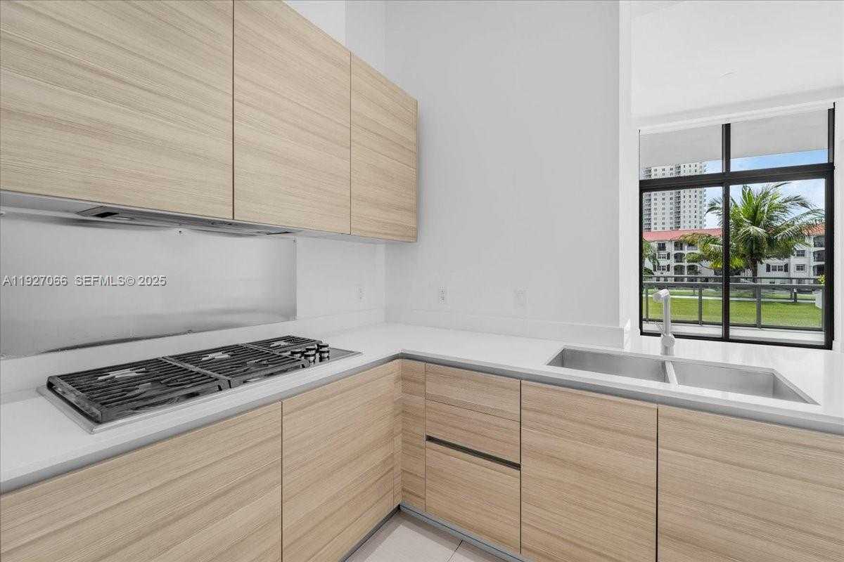 Small Image of 3250 NORTH EAST 188TH ST #103, Aventura Number 4