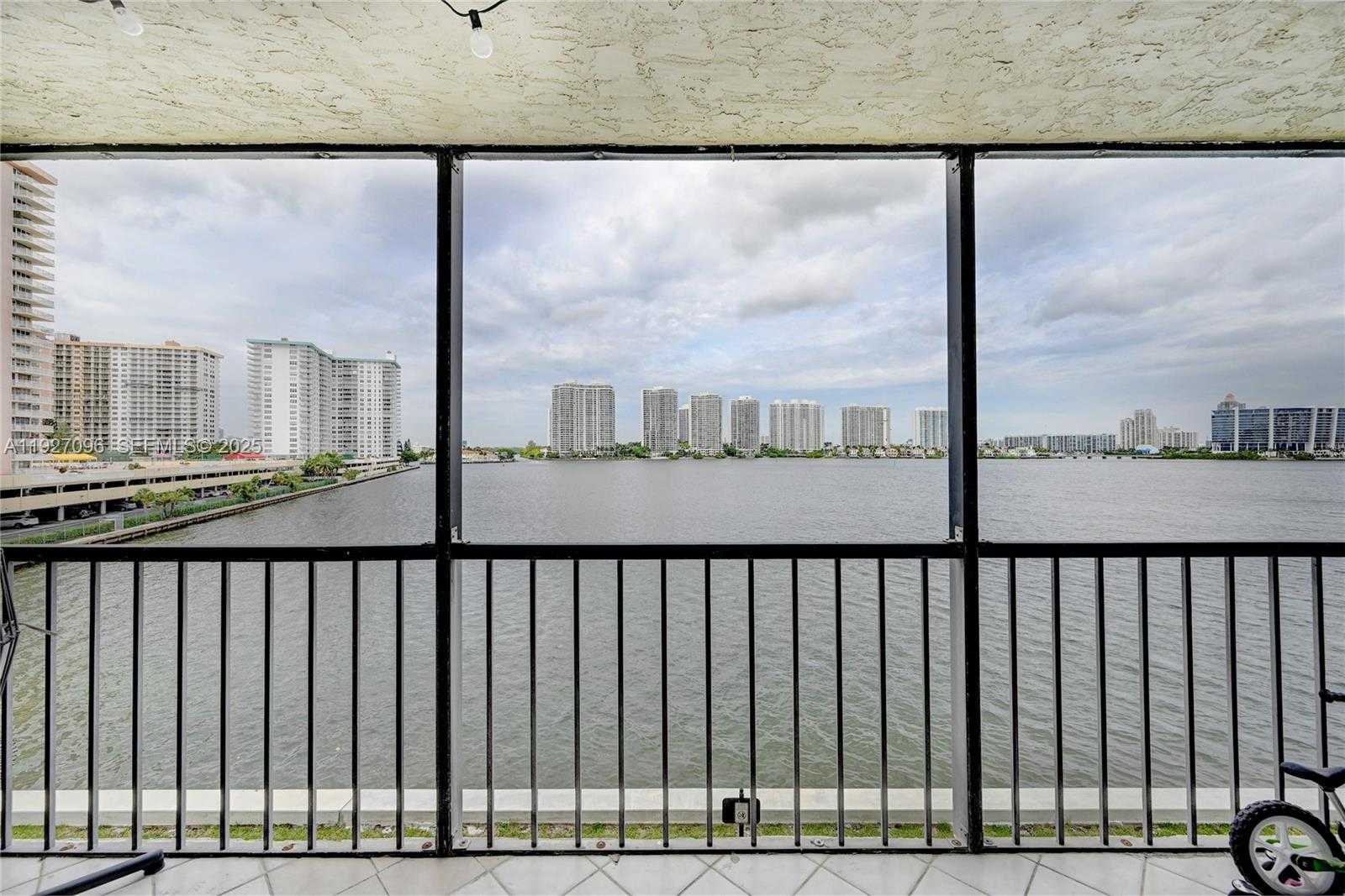 Small Image of 17500 NORTH BAY RD #S405, Sunny Isles Beach Number 12