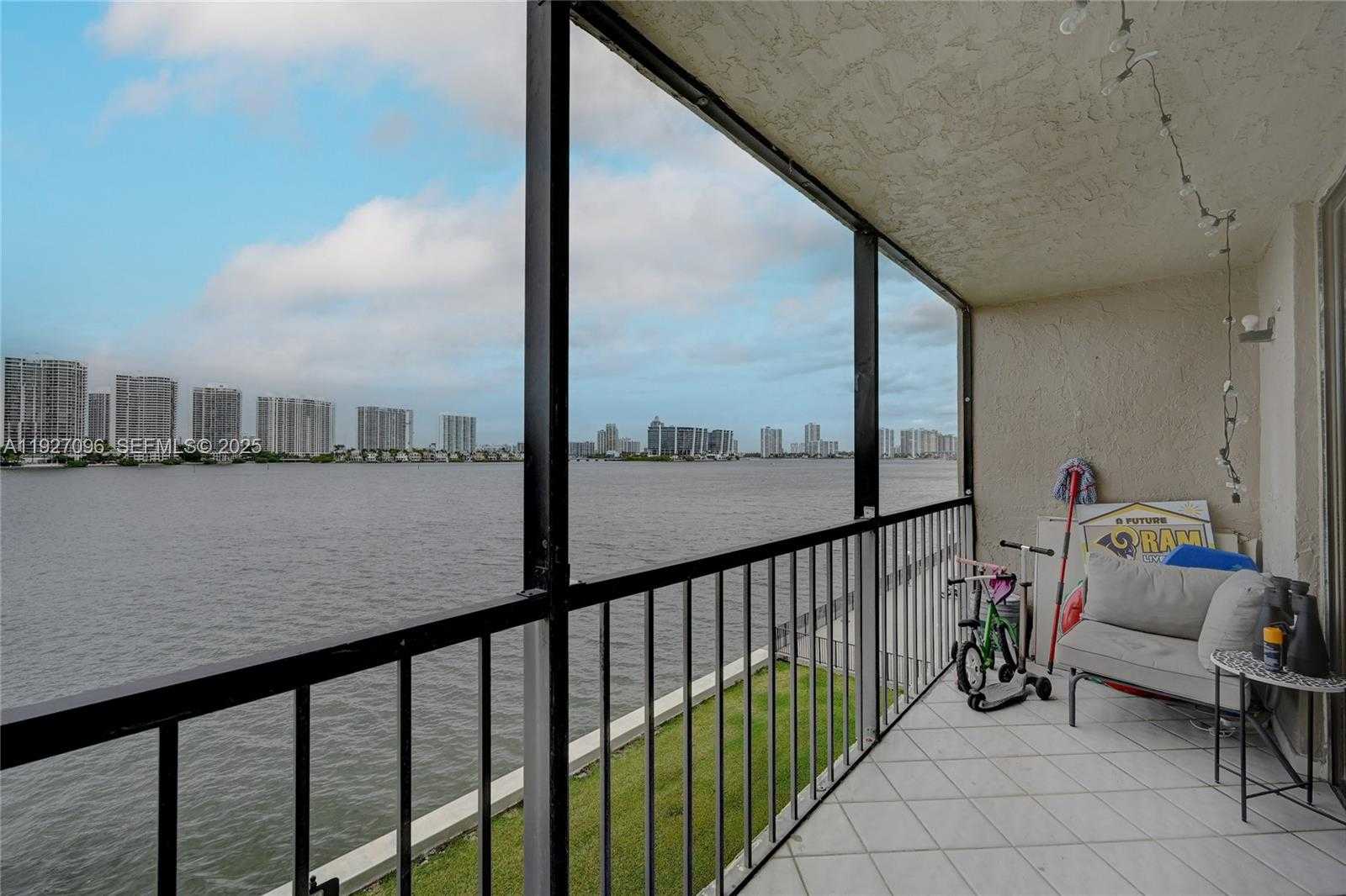 Small Image of 17500 NORTH BAY RD #S405, Sunny Isles Beach Number 13