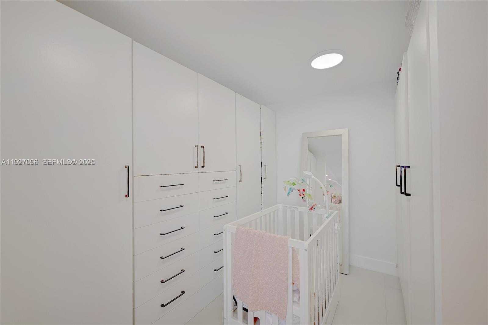 Small Image of 17500 NORTH BAY RD #S405, Sunny Isles Beach Number 21