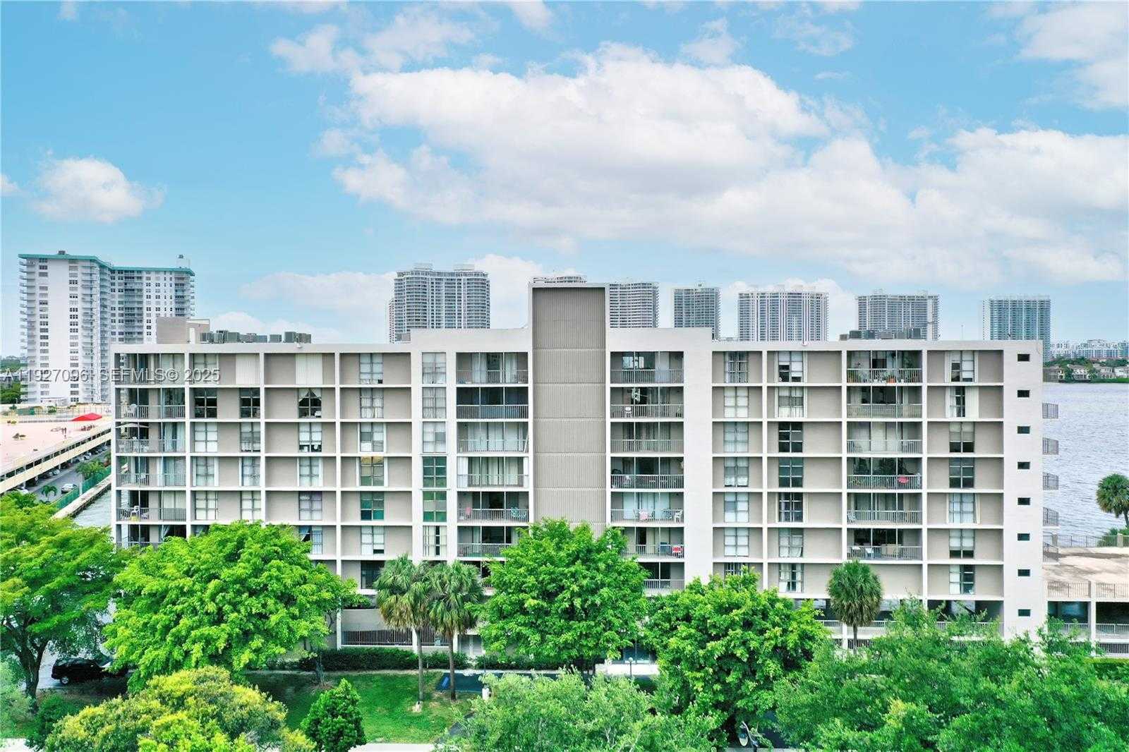 Small Image of 17500 NORTH BAY RD #S405, Sunny Isles Beach Number 28