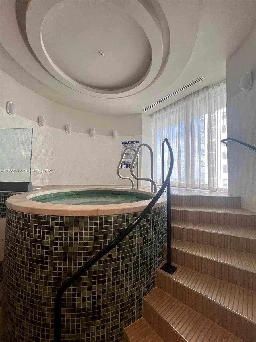 Small Image of 11 NORTH EAST 6 ST #2501, Miami Number 14