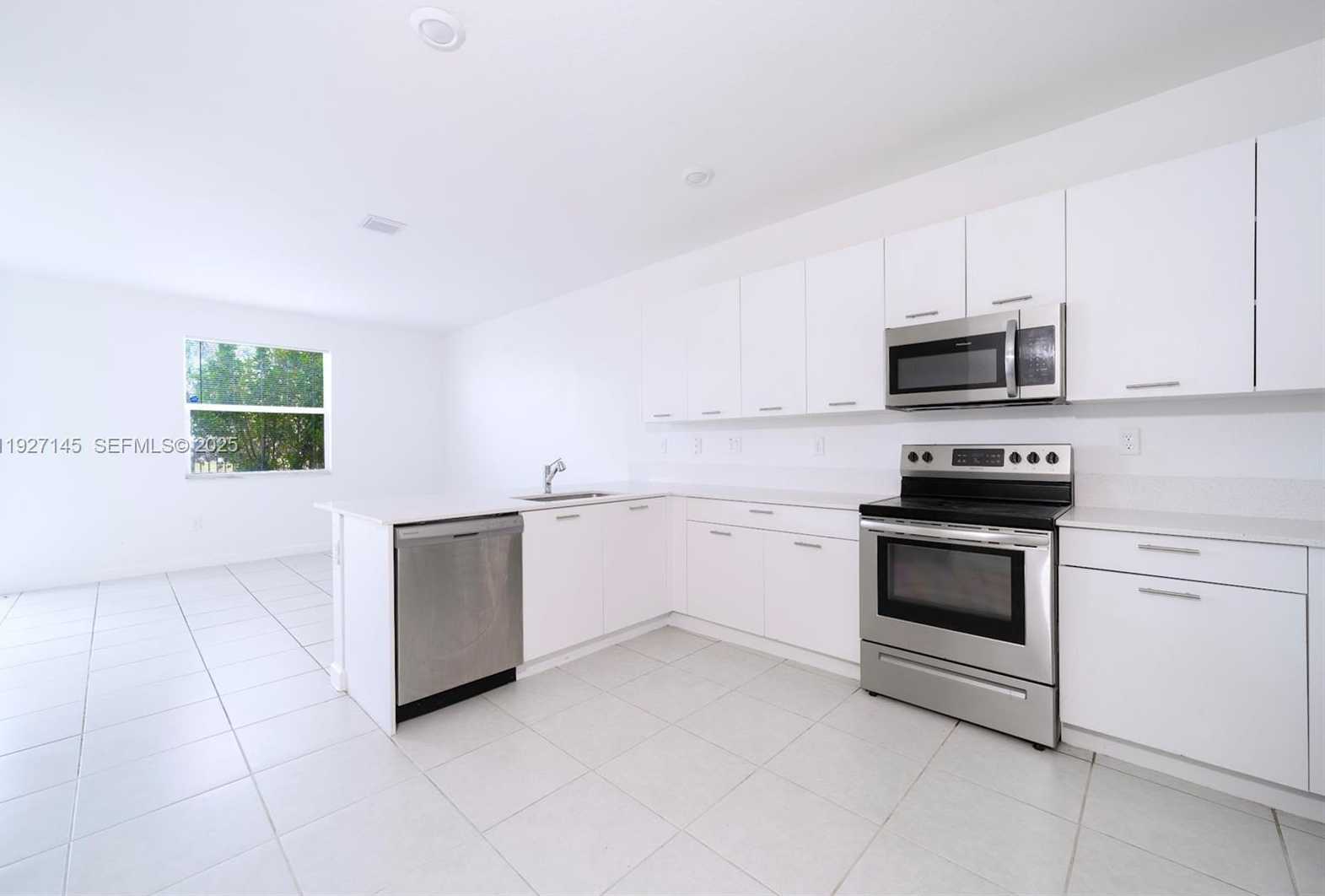 Small Image of 12661 NORTH WEST 23RD PL, Miami Number 6