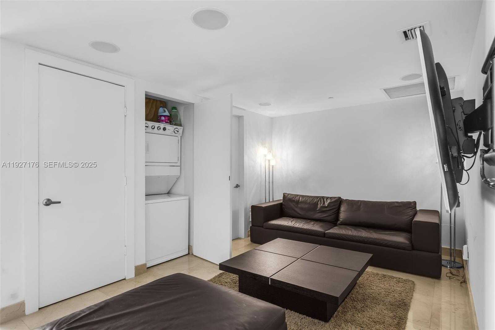 Small Image of 495 BRICKELL AVE #2405, Miami Number 12