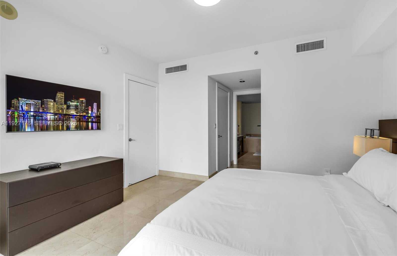 Small Image of 495 BRICKELL AVE #2405, Miami Number 16