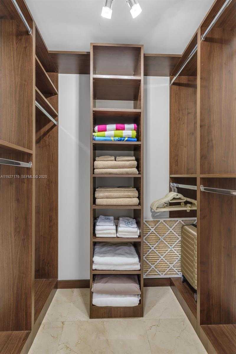 Small Image of 495 BRICKELL AVE #2405, Miami Number 17