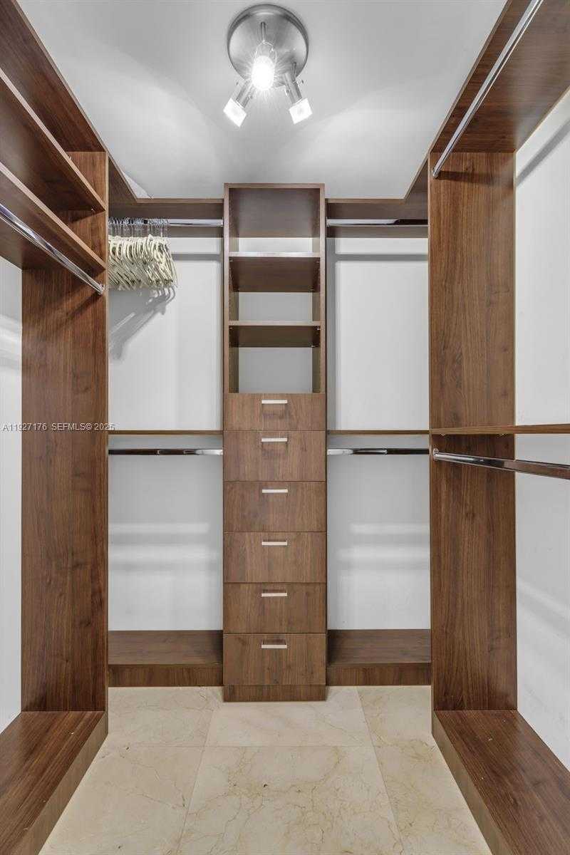 Small Image of 495 BRICKELL AVE #2405, Miami Number 18