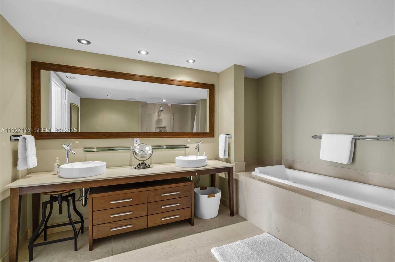 Small Image of 495 BRICKELL AVE #2405, Miami Number 19