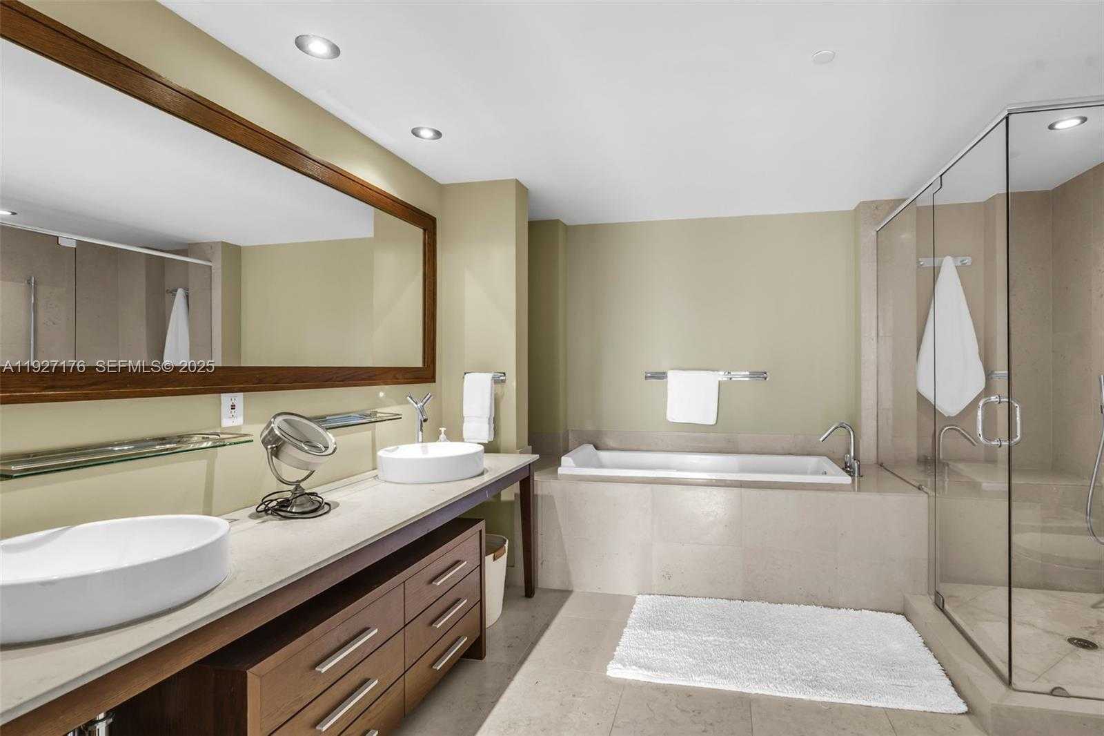 Small Image of 495 BRICKELL AVE #2405, Miami Number 20