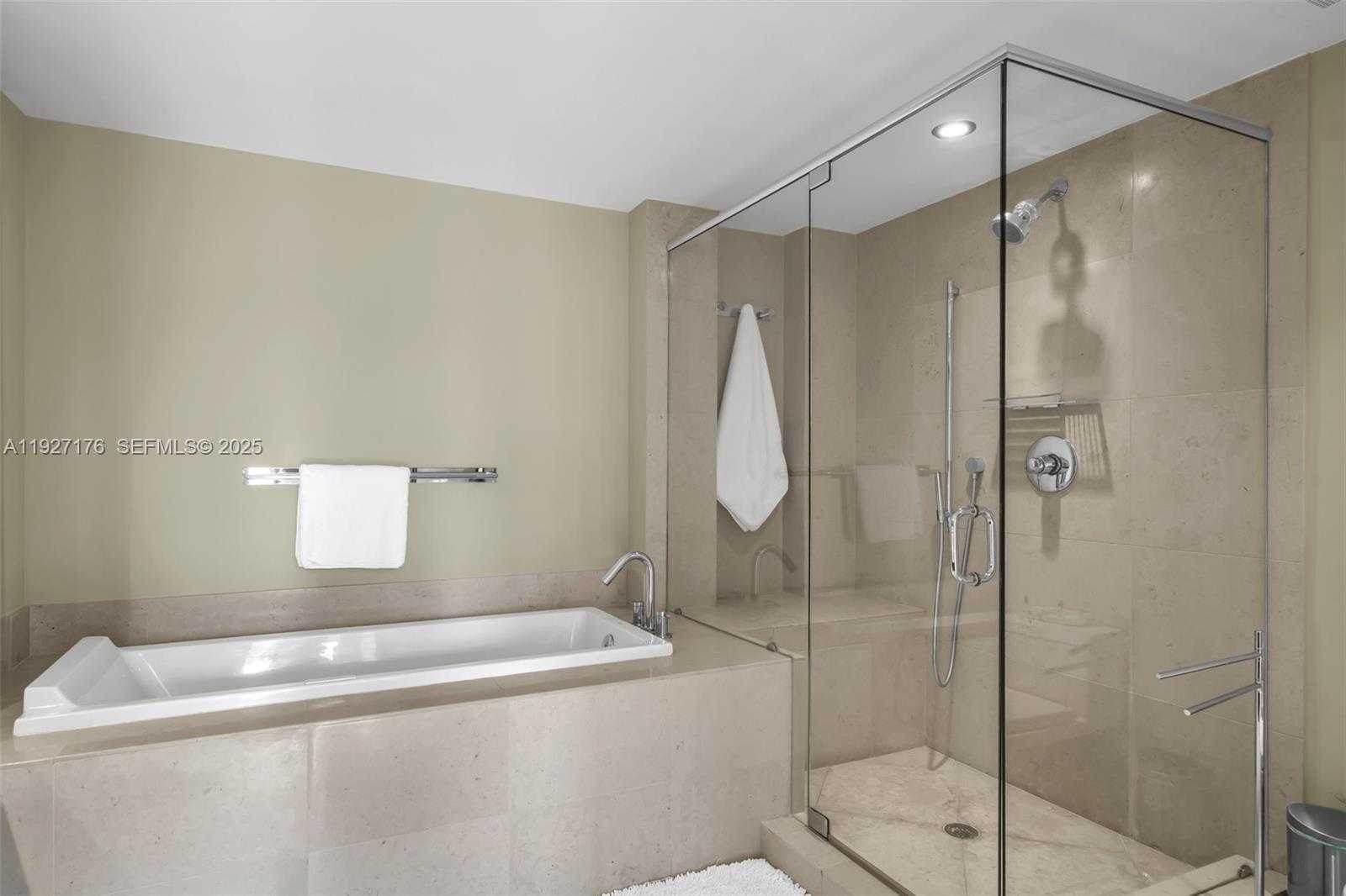 Small Image of 495 BRICKELL AVE #2405, Miami Number 21