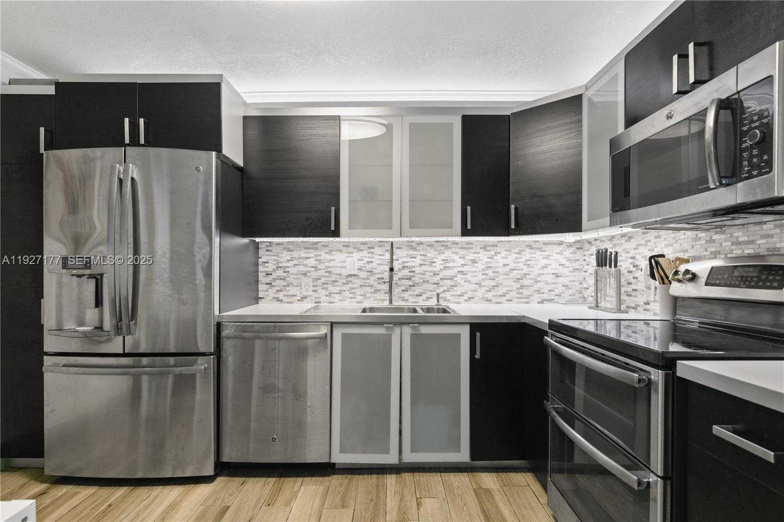 Small Image of 100 BAYVIEW DR #625, Sunny Isles Beach Number 10