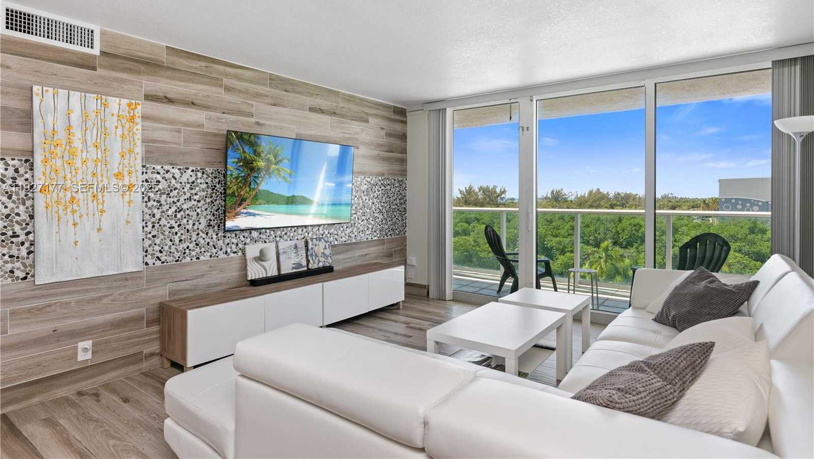 Small Image of 100 BAYVIEW DR #625, Sunny Isles Beach Number 2