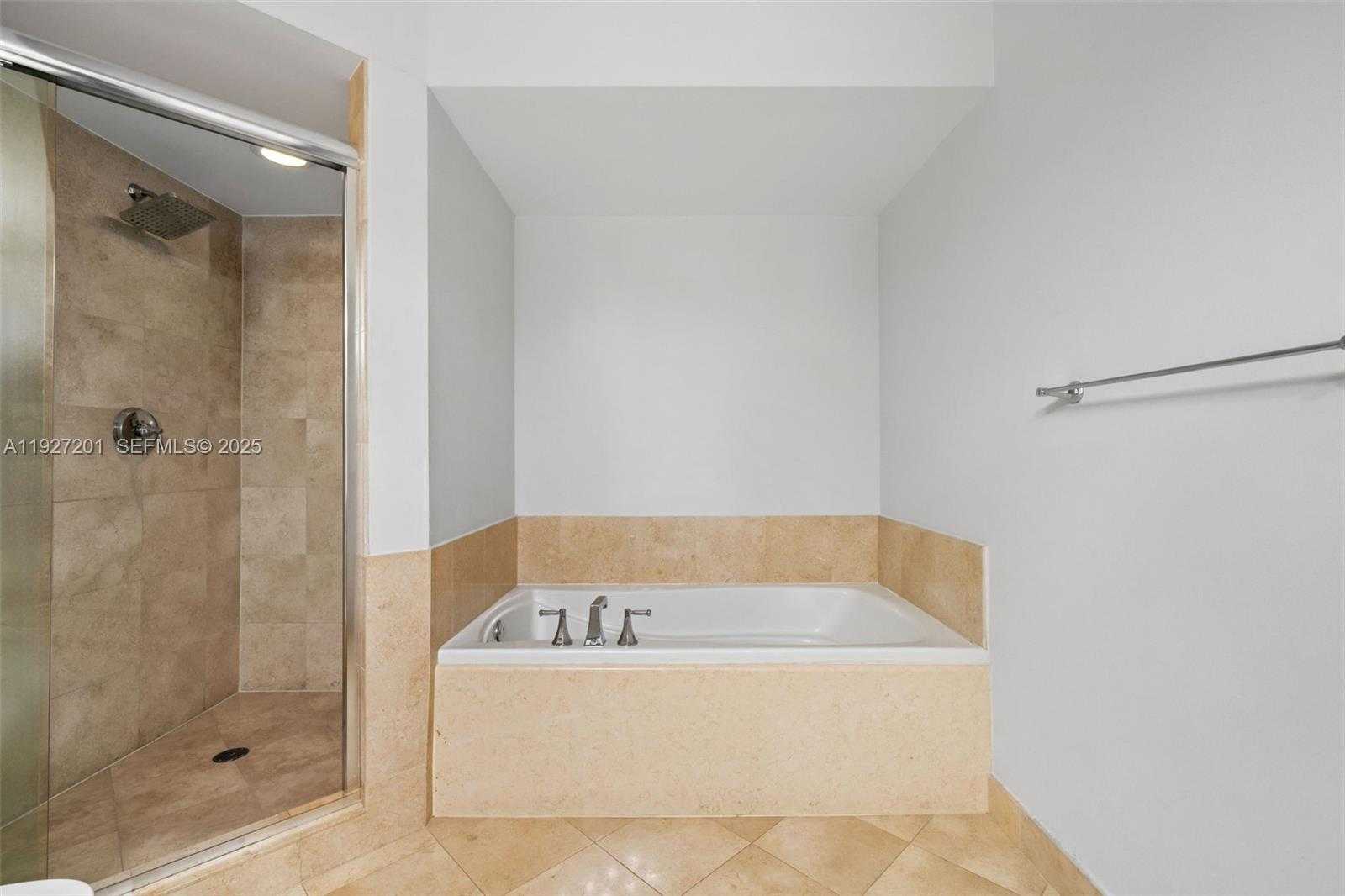 Small Image of 19900 EAST COUNTRY CLUB DR #1112, Aventura Number 19